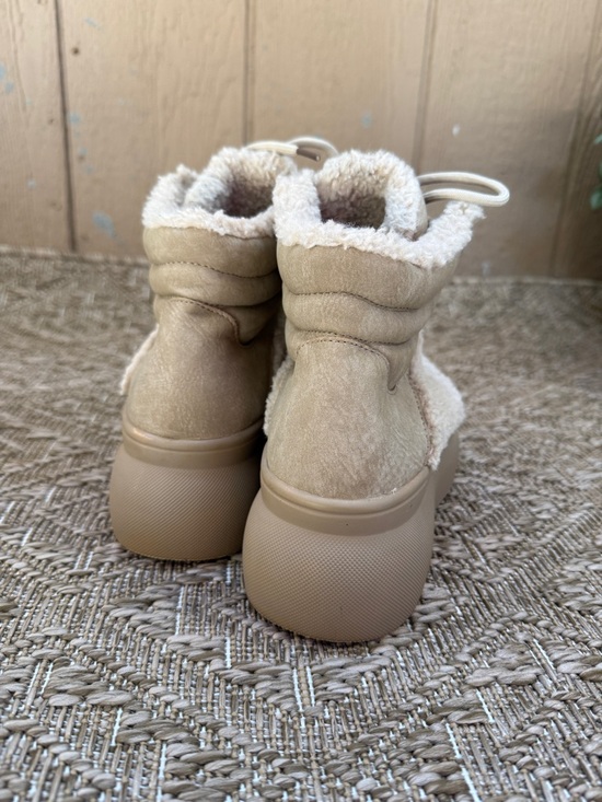 Steve Madden Tan Platform Lace-Up Shearling Boots size 6 - Picture 4 of 10